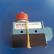 HONEYWELL BZE6-7RNT Limit Switch Top Plunger Actuator 14 NPT conduit