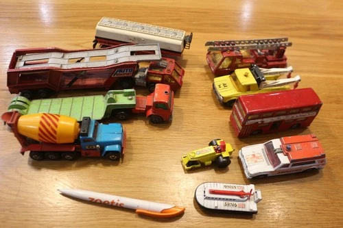 large bundle of vintage diecast matchbox toy cars vehicles mixed