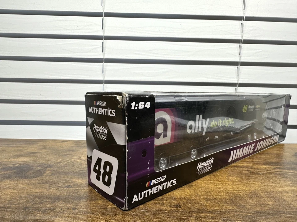 Jimmie Johnson #48 NASCAR Authentics ALLY 2019 Hendrick 1/64 Die-Cast Hauler NOVO - Imagem 2 de 4