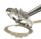 14k white gold .83ct 3-stone princess diamond engagement ring 4.1g ladies 6.5 — photo 7