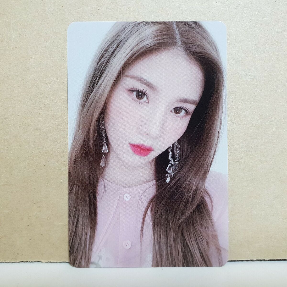 IZ*ONE HEART*IZ 2st Mini Album Violeta ver. Photocard Select IZ*ONE HEART*IZ 2st Mini Album Violeta ver. Photocard Select
