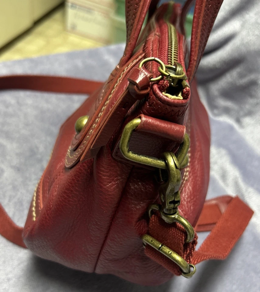 The Sak Iris bolsa tote de compras de couro seixo vermelho com alça de ombro removível. - Imagem 3 de 4