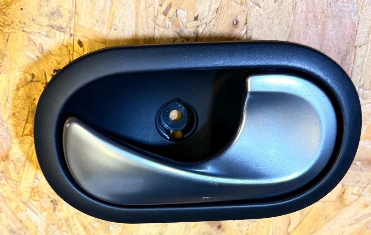Renault Megane Scenic right rear interior door handle 8200028486