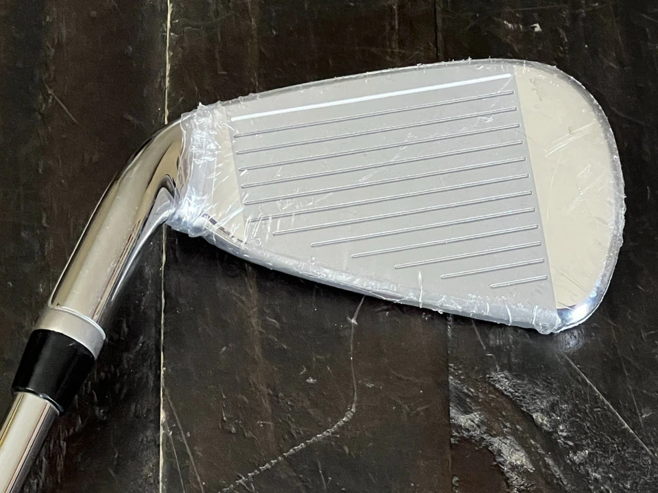 Cobra Bio Cell 4 Iron Black Dynalite 85 Steel Stiff 39" Lamkin REL Standard Grip - Image 2 of 4