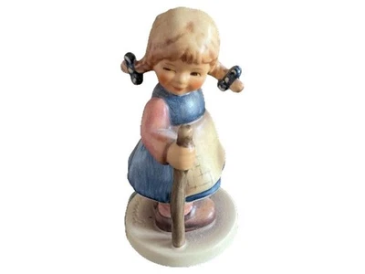 Goebel Hummel Figurine Fille Porcelaine Multicolore 9cm - Photo 1/3