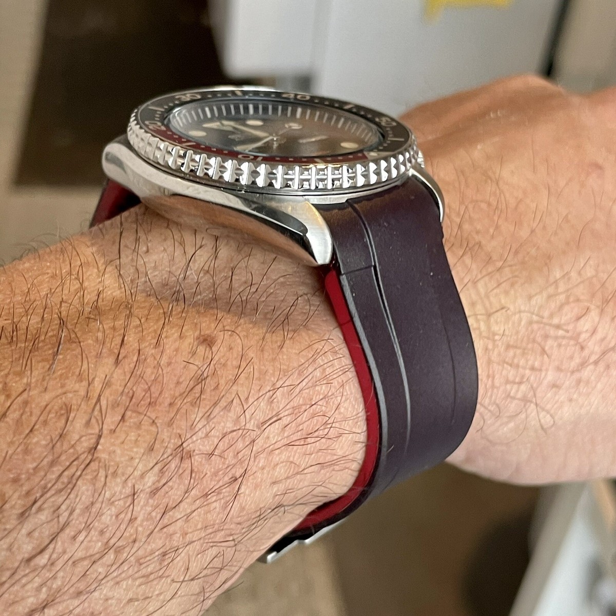 22mm Blackish-Brown Vulcanized rubber Strap 43mm Rolex Sea-Dweller
