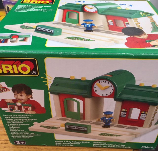 brio record and play train station
