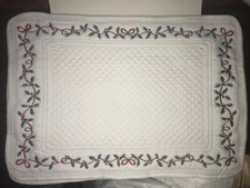 "NWT" Holly Berry and Red Ribbon Trim Quilted Placemats Set of 4