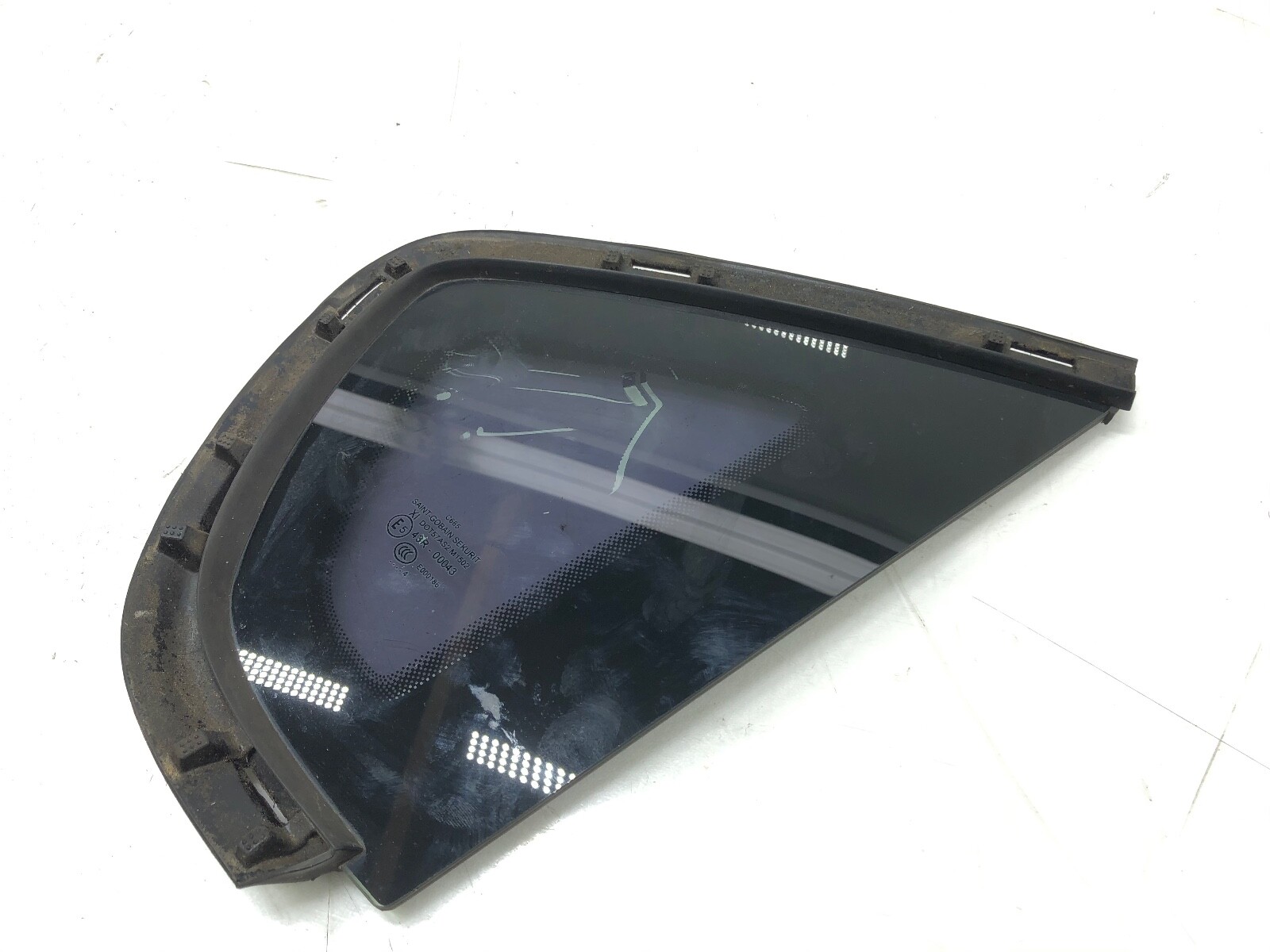 2014-2020 MASERATI QUATTROPORTE RIGHT PASS REAR QUARTER PANEL GLASS WINDOW OEM.