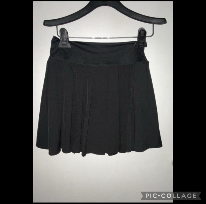 Women’s Black Pleated Skirt Size Small