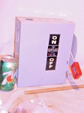 NOS GE 30 AMP SAFETY DISCONNECT SWITCH 3 POLE INDOOR 600V THN6631 MODEL 10