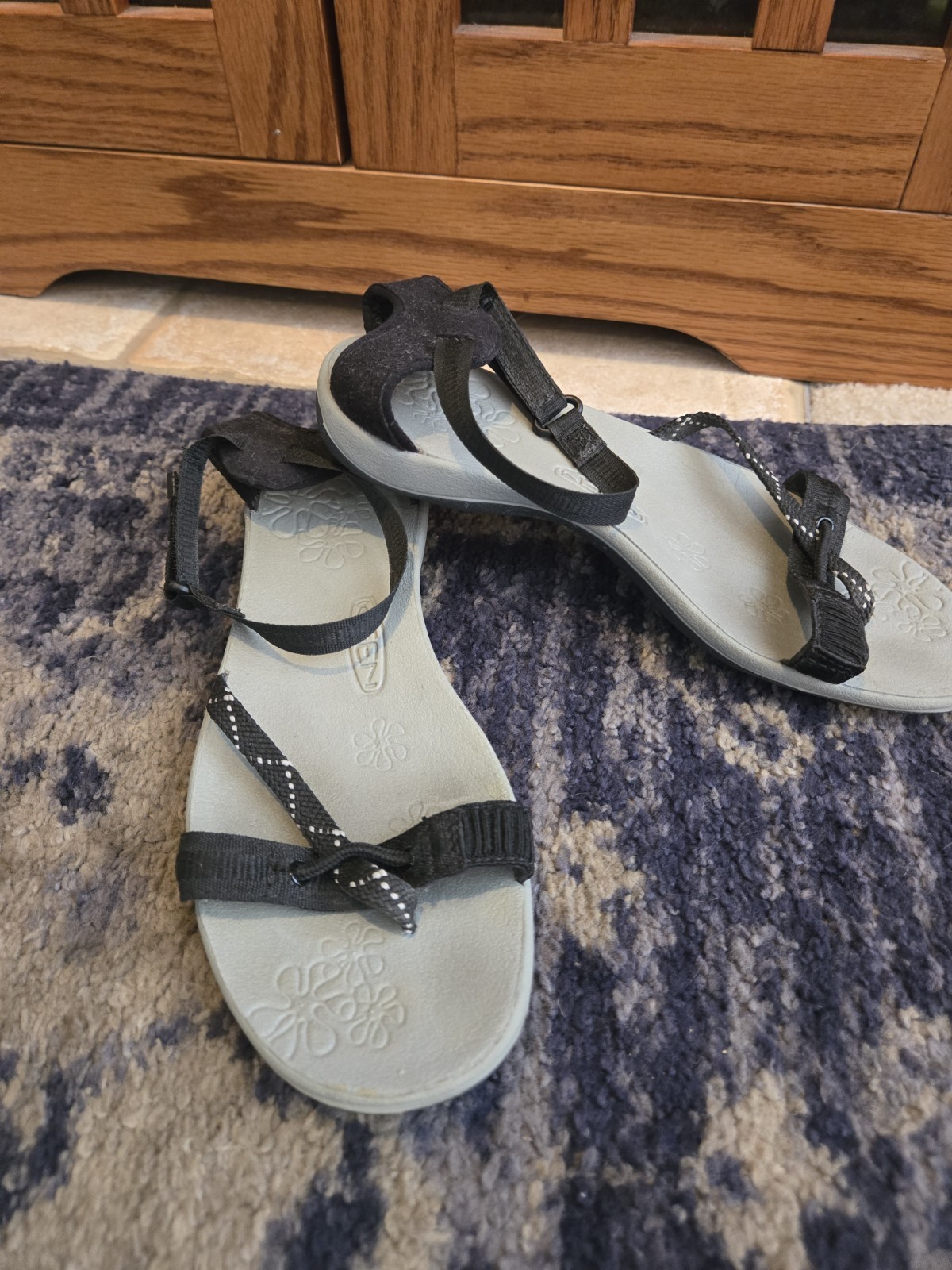 Keen sandalo nero con cinturino sottile scarpe da acqua gancio e passante escursionismo casual donna 6 5