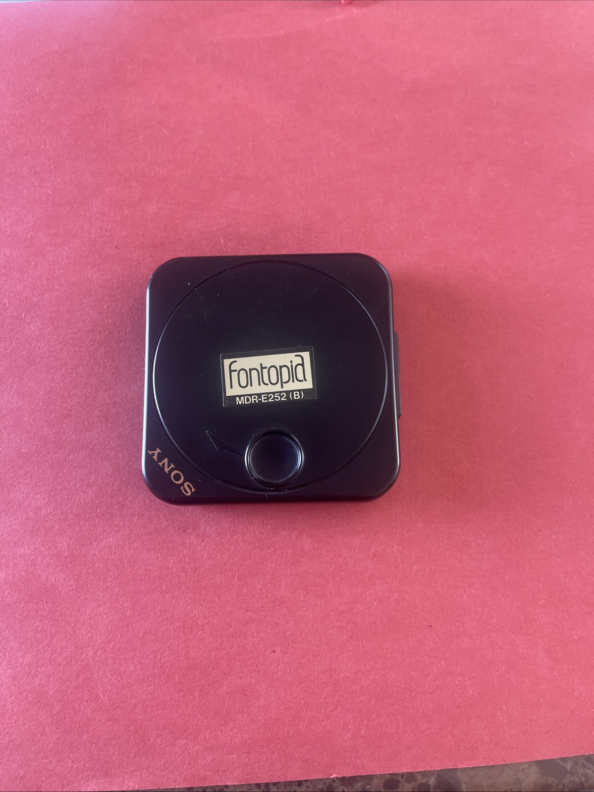 1982 Sony MDR-E252 (B) Fontopia First Ever Inner Ear Headphones w/ Case Holder!