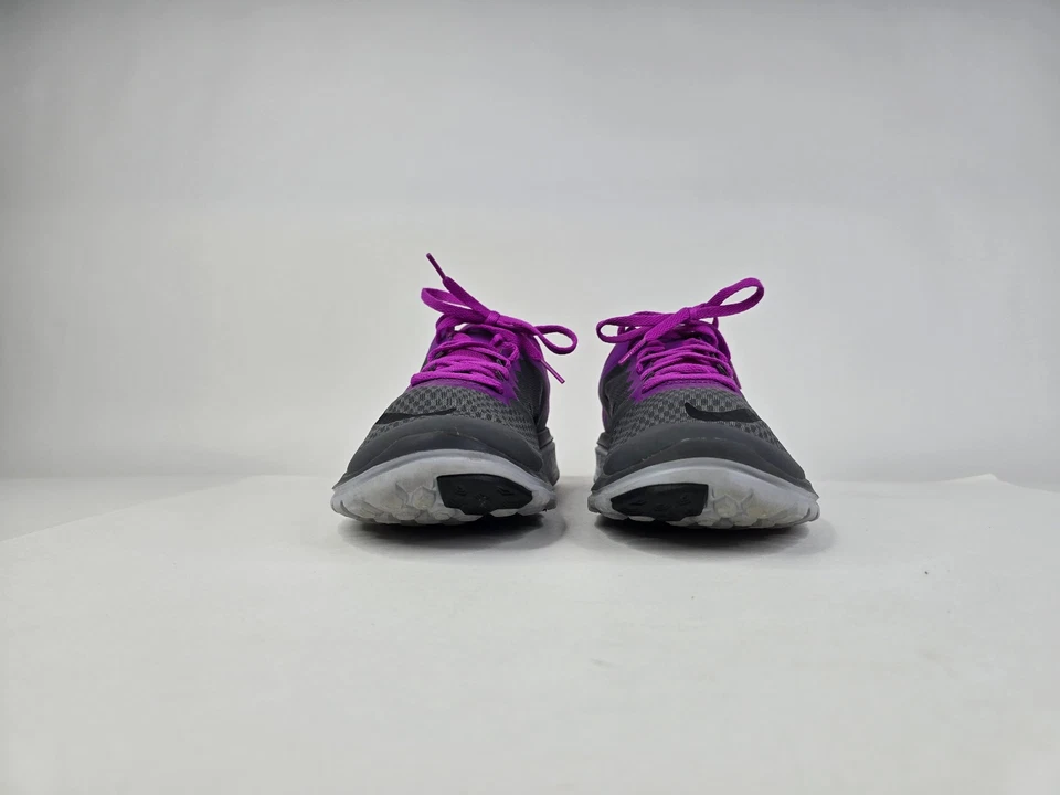 Nike FS Lite Run 3 Para mujeres 8.5 Púrpura/Gris Carretera Zapatos para Correr Minimalistas Foto 3 de 4
