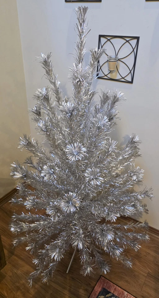 Vtg. Evergleam Aluminum Pom Pom Fountain Christmas Tree 6’ 92 Branches In OG Box - Image 2 of 4