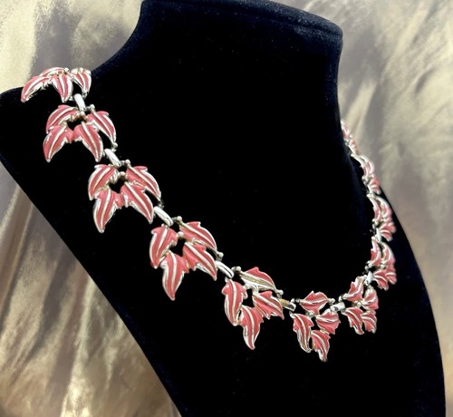 Vintage Mid Century Jewelcraft Signed Enamel & Gold Tone Linked Section Necklace - Picture 2 of 13