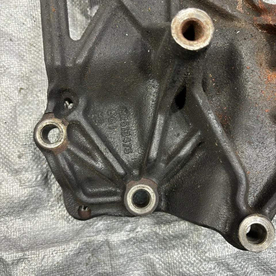 2006 Mitsubishi Eclipse 3.8L suporte de compressor CA FABRICANTE DE EQUIPAMENTO ORIGINAL - Imagem 2 de 4