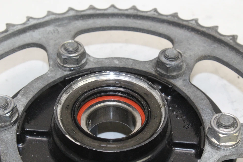 Piñón trasero Yamaha Yzf R6 2003-05 90185-10009-00 OEM Foto 3 de 4