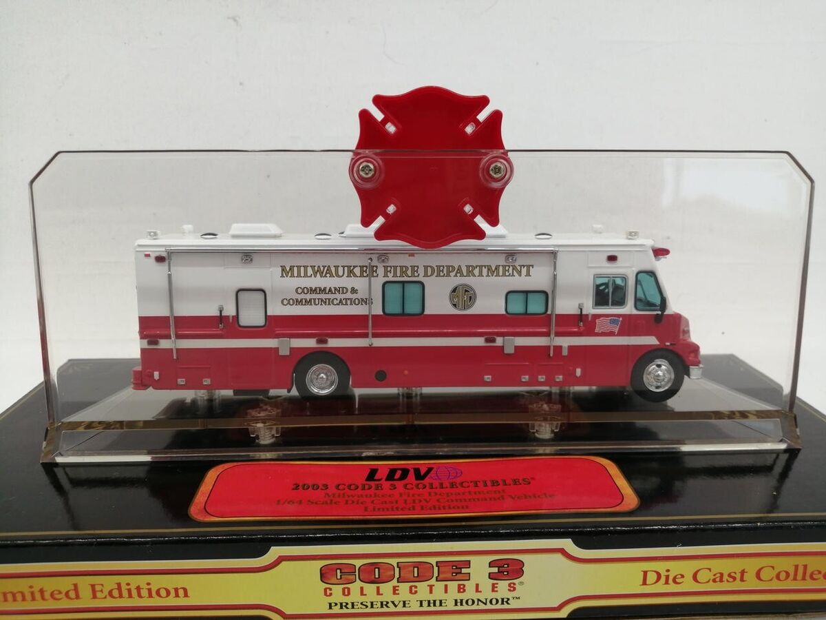 CODE3 COLLECTIBLES 1/64 Milwaukee Fire Department Diecast CODE3 COLLECTIBLES 1/64 Milwaukee Fire Department Diecast
