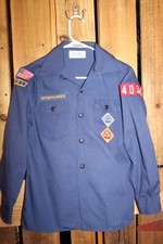 Boy Scouts of America BSA Youth Shirt Medium Blue Cub SEWN on Patches