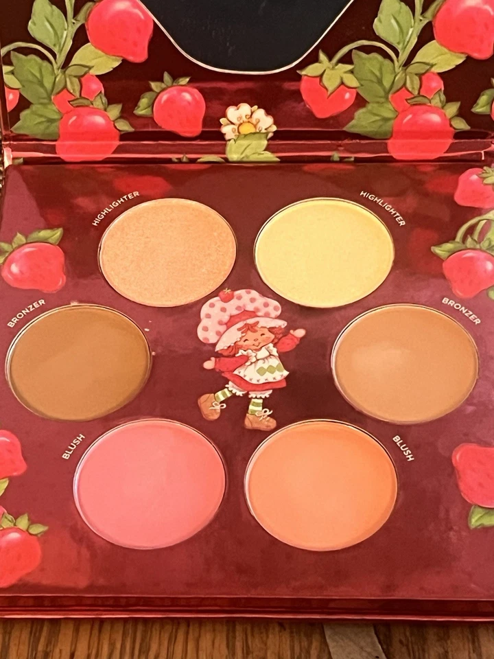New STRAWBERRY SHORTCAKE - Complexion Palette - Bronzer, Highlighter & Blush - Image 4 of 4