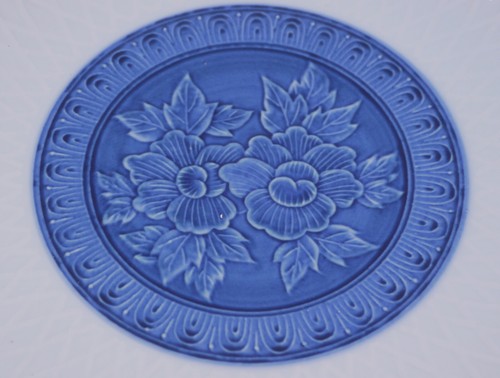 VINTAGE TOYO JAPANESE FINE PORCELAIN BOWL, BLUE & WHITE PEONY DECOR, 10.75 IN. - Picture 2 of 6