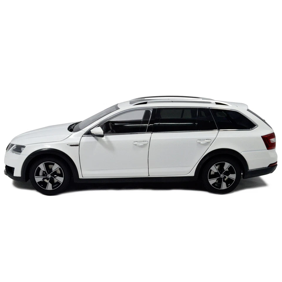 1:18 Skoda Octavia Combi 2017 White SUV Diecast Miniature Model Metal Car Gifts - Image 2 of 4