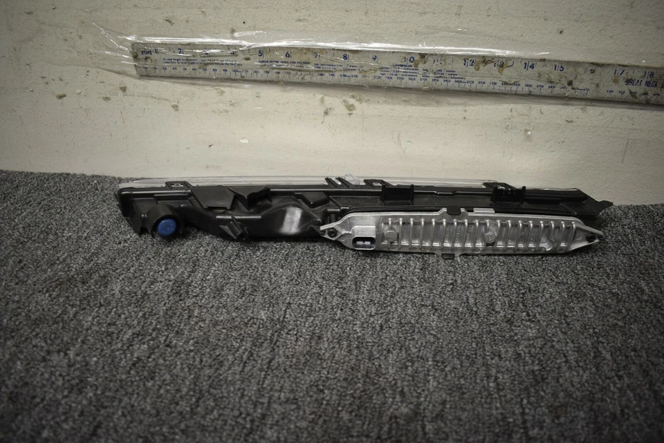 2019-2020 PORSCHE CAYENNE S DAYTIME LIGHT RIGHT SIDE FACTORY OEM - Image 4 of 4