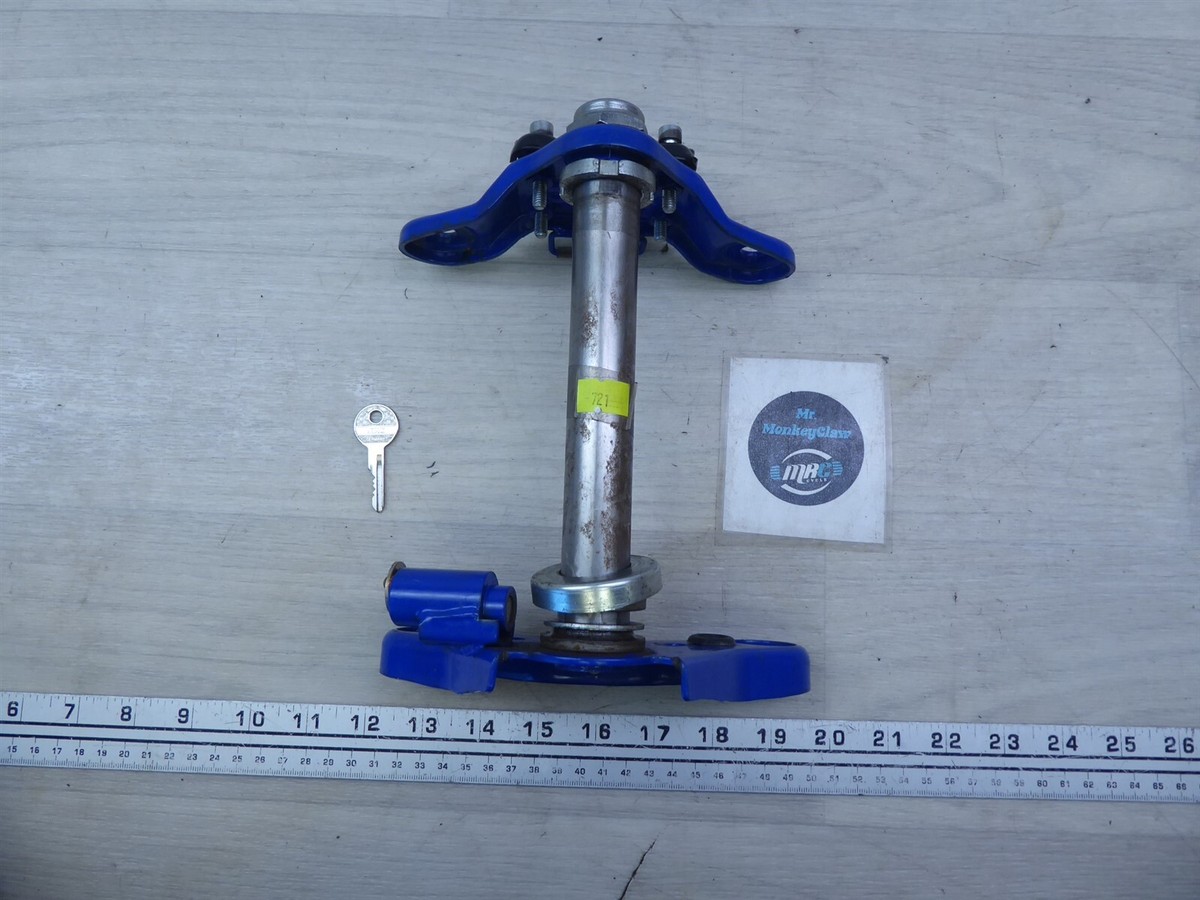 2004 Tomos A35 Sprint S721) triple tree steering stem clamp yoke