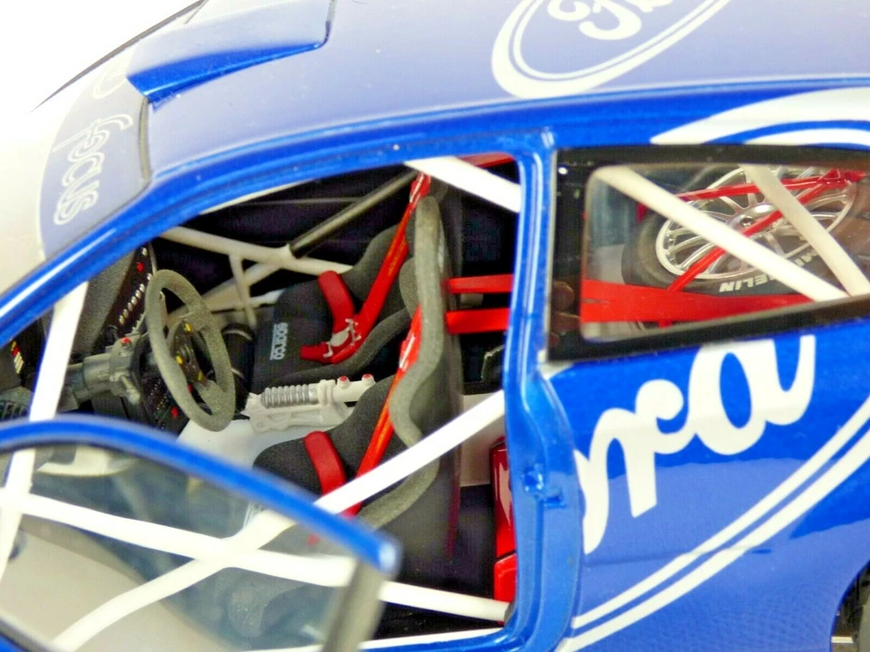 AutoArt Ford Focus WRC 1:18 1999 презентация автомобиля синий ралли коллекционная игрушка - Изображение 4 из 4
