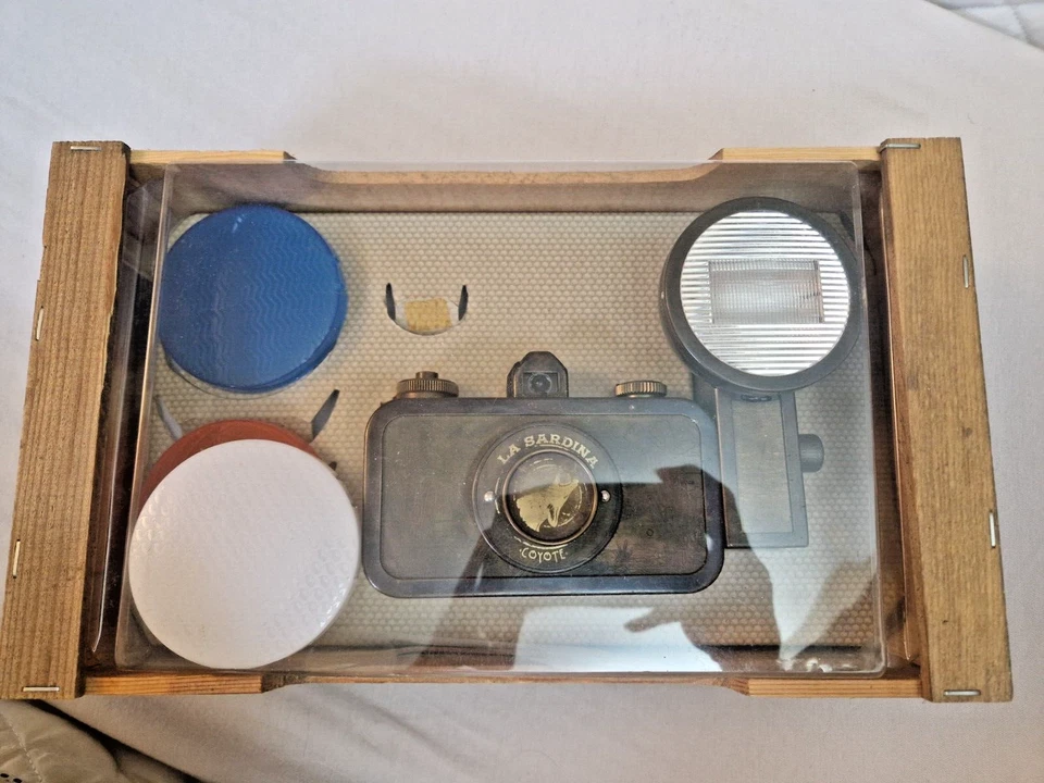 La Sardina Coyote Lomography Camera Very Rare Full Set - Image 2 of 4