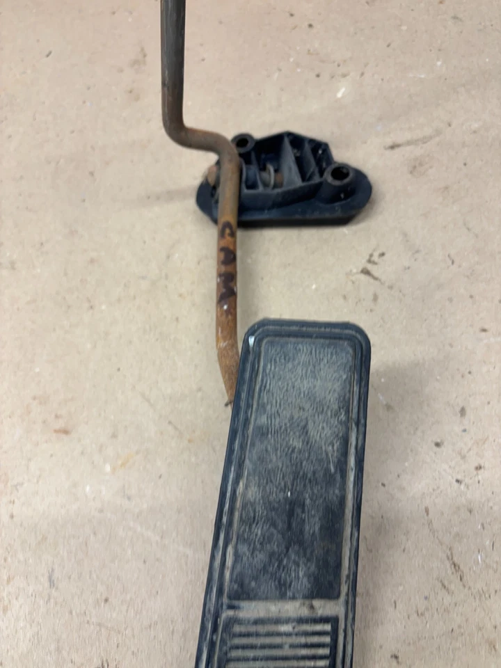 1982 1987 1989 1992 Camaro Firebird agarre estándar pedal del acelerador palanca 82 83 Foto 3 de 4