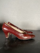 VINTAGE SALVATORE FERRAGAMO MADE IN ITALY LEATHER PUMPS HEELS 8 AAA Burgundy