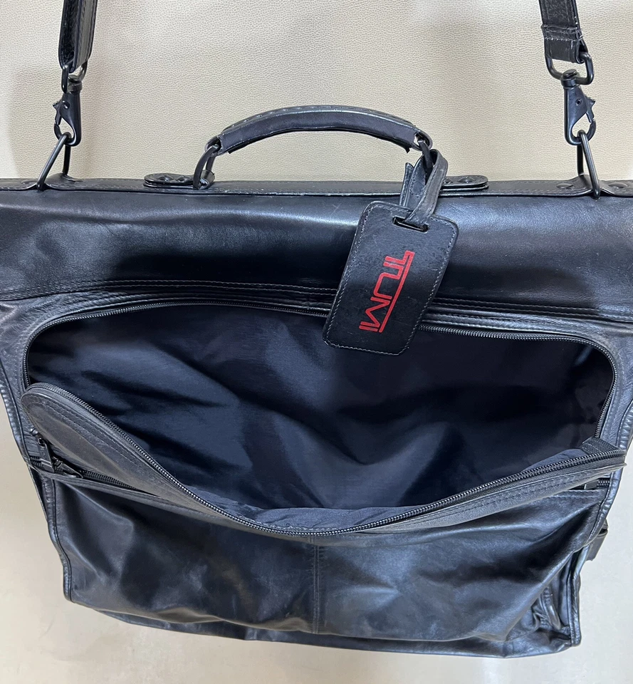 Винтажная черная колумбийская кожаная сумка для одежды двойного сложения Tumi 22 дюйма редкая - Изображение 4 из 4