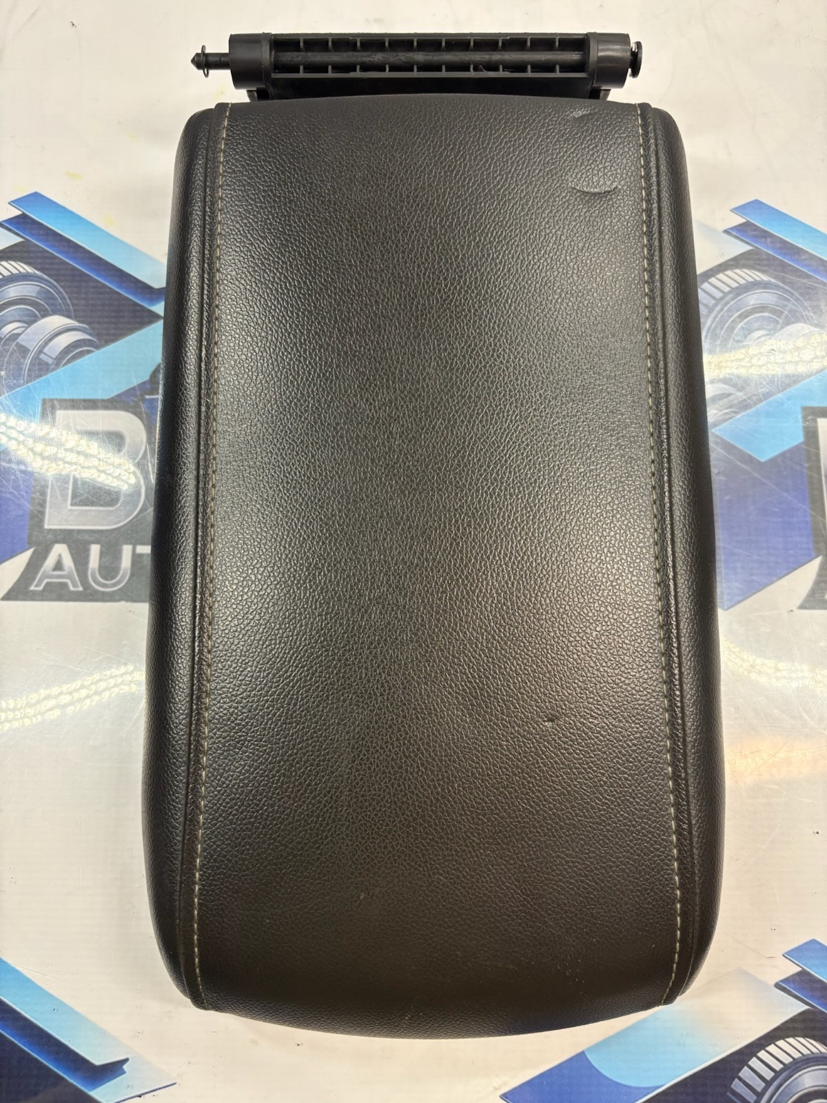 2020-2023 GMC ACADIA CENTER CONSOLE ARMREST ARM REST COVER LID LEATHER OEM