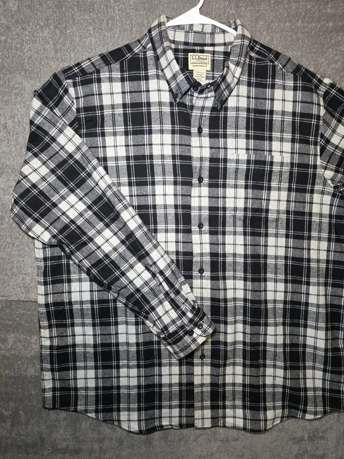LL Bean Shirt Mens XL Black & White Regular Flannel Plaid Button Up Long Sleeve