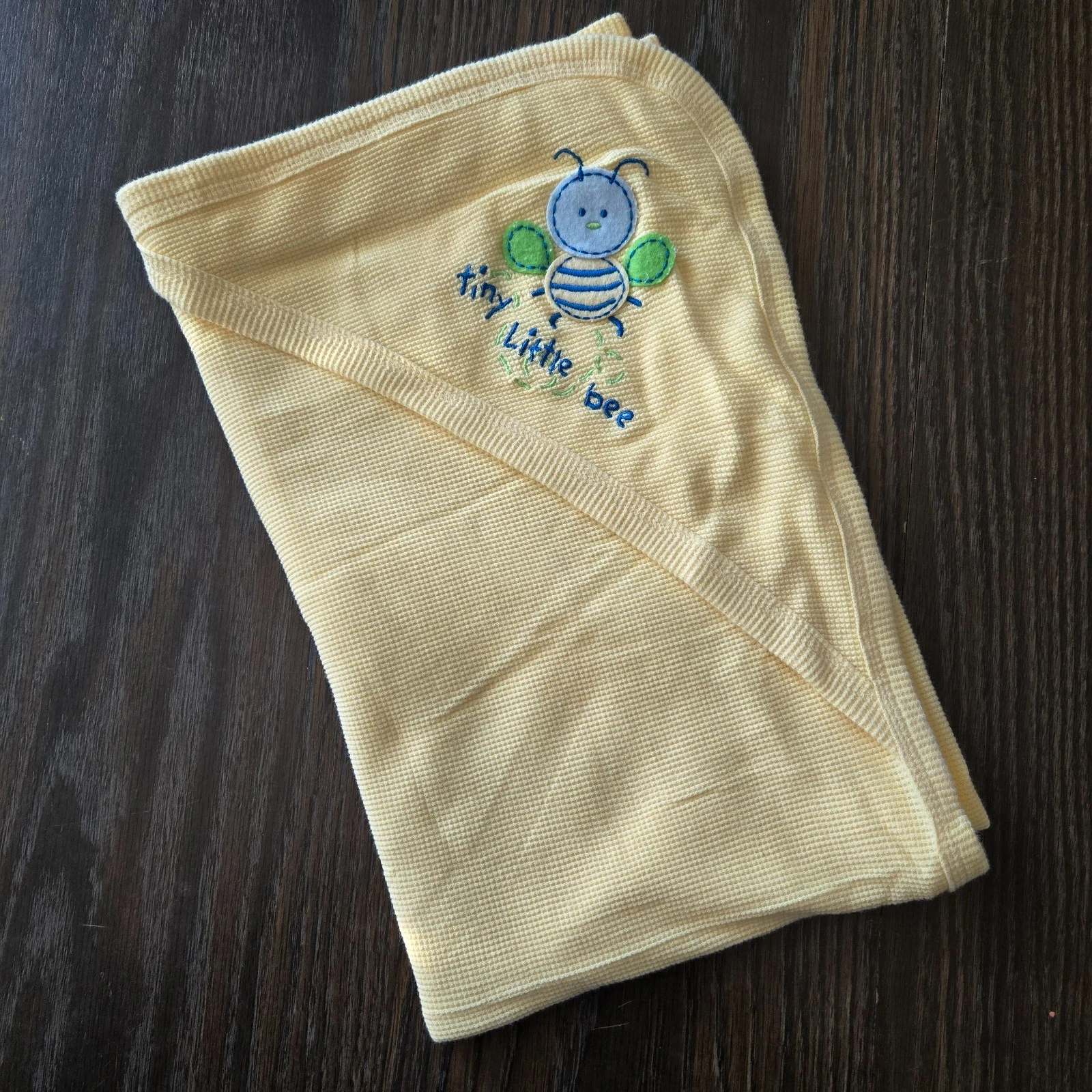 Vintage Carters Tiny Little Bee Thermal Hooded Baby Bath Towel Yellow Waffle
Opens in a new window o