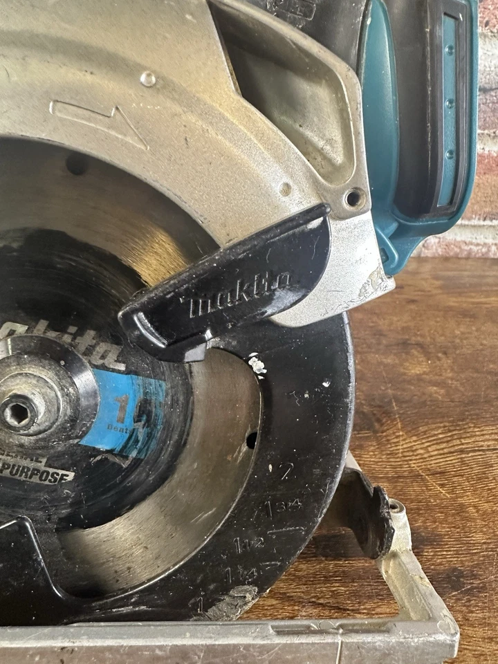 Sierra circular Makita XSS02 18V LXT 6-1/2" ENVÍO GRATUITO Foto 2 de 4