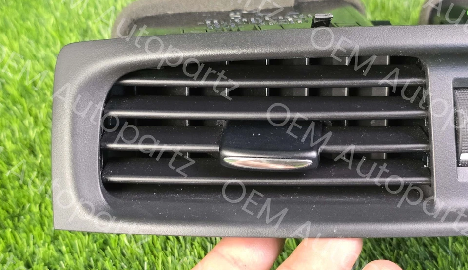 Panel de ventilación de aire acondicionado/calentador genuino Lexus IS250 IS350 09-2013 55670-53020 OEM usado Foto 3 de 4