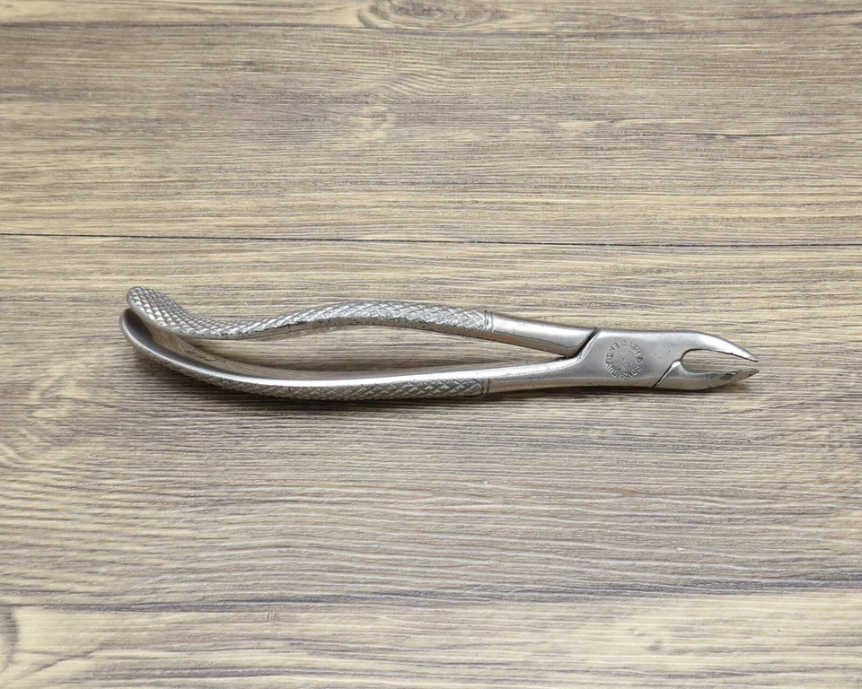 Rare Antique Claudius Ash & Sons ‘Upper Stumps’ Dental Forceps - Image 2 of 4