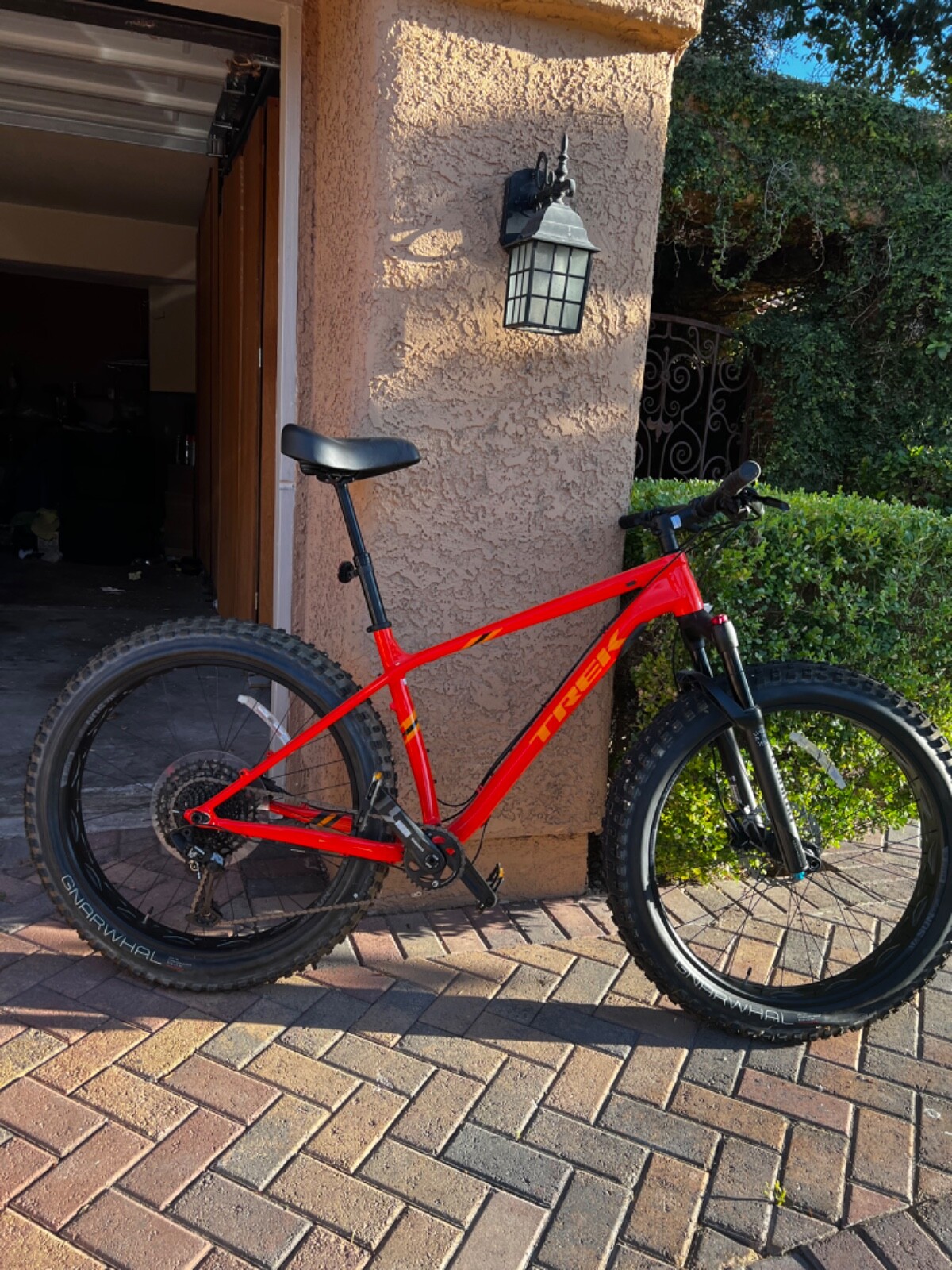 Large Trek Farley 7 Front Suspension Mountain Bike. Brand New! Jack