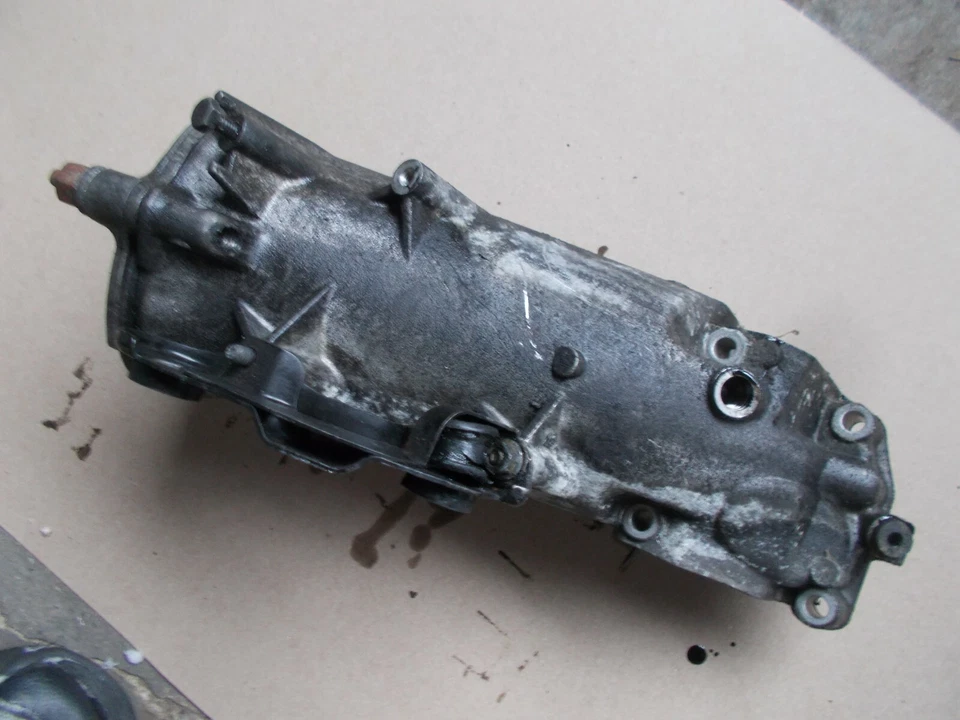 Conjunto de bote de filtro de aceite diésel Mercedes Benz 190 D 2,2 L 84 85 usado OEM W201 Foto 2 de 4