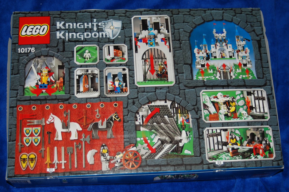 LEGO 2006 Knights Kingdom Kings Castle 10176 W/12 Minifigures 