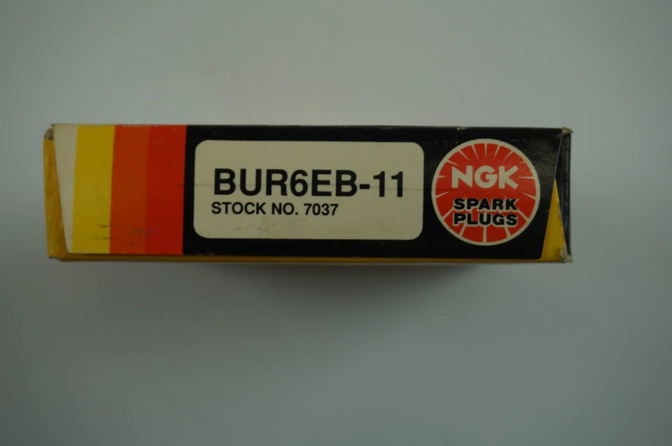PACK DE 4 BUJÍAS DE ALIMENTACIÓN NGK V BUR6EB-11 #7037 NOS Foto 4 de 4
