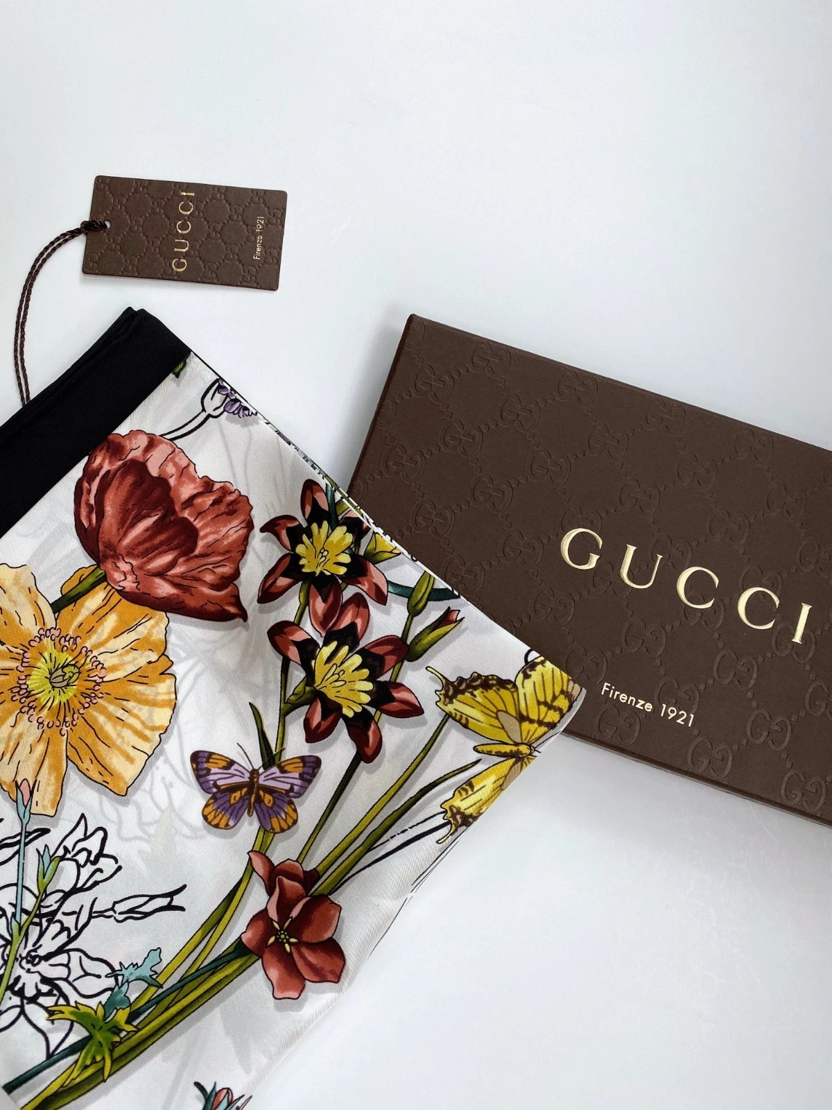 New Gucci Scarf with Box Flora Silk White with Black Border Wrap Cover