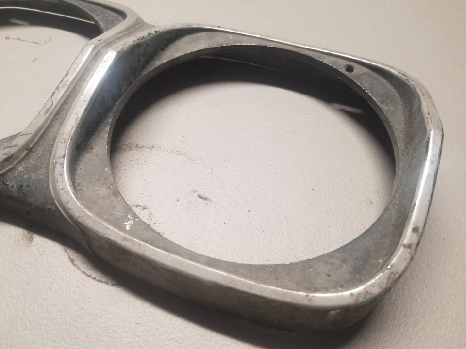 Oldsmobile 1966 bisel de faros Delta Dynamic 88 Foto 2 de 4