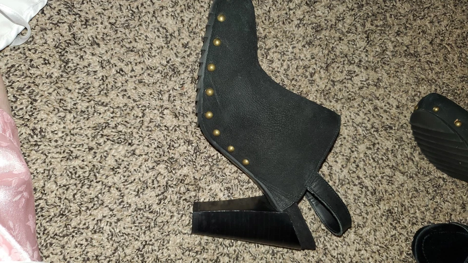 Reaction Kenneth Cole Womens Size US 9. Black Studded Suede Heels. NWOT. - Image 2 of 4