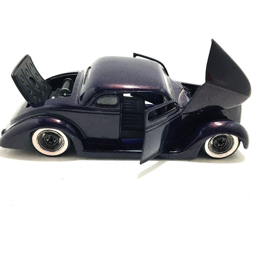 Muscle Machines Funline Ford Motor Company Purple Coupe 1/24 Diecast Car Cool - Image 2 of 4