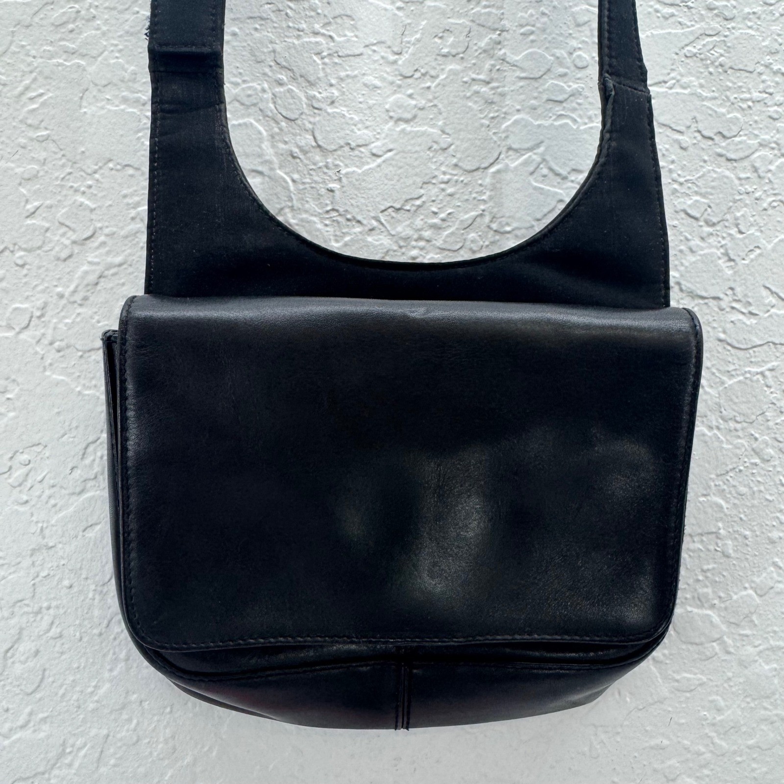 Hobo International Black Leather Shoulder Bag Flap Snap Closure Purse