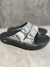 OOFOS Ooahh Slide Sandals Women's Size 11 W 9 M SnakeSkin Black & White